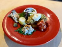 季節や旬に合わせて提供するお料理が変わる場合もございます。
参考画像　“牡蠣のバリエーション”