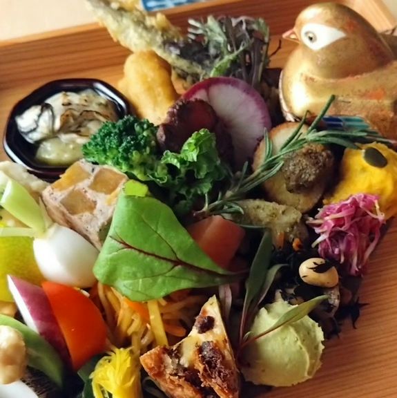 15品の肴盛り合わせ