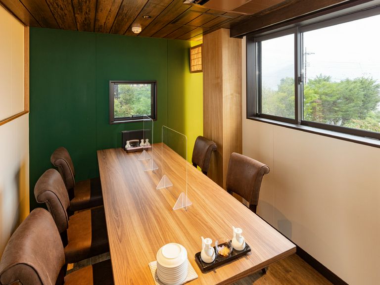 飲茶とワインでのんびり過ごす、家族団らんに