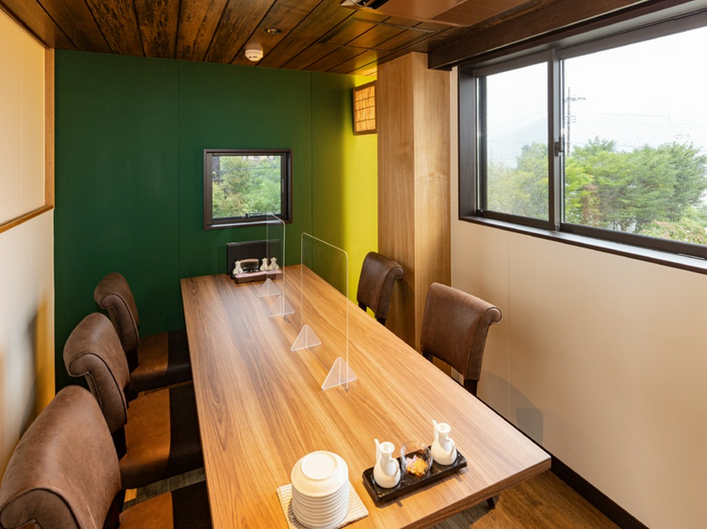 飲茶とワインでのんびり過ごす、家族団らんに