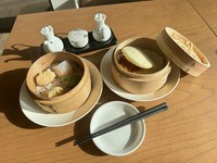 魚翅餃子（フカヒレ入り蒸し餃子）／エビ蒸餃子／芹菜鮮蝦餃（セロリ入りエビ蒸し餃子）／パクチー入りエビ蒸し餃子／角煮割包（角煮サンド）orおこわ