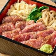 甘さ・香り・柔らかさと、すべての要素が最高峰。「神戸牛」の魅力をとことん楽しめる重箱です。