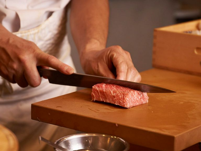 鮪専門店の社長が目利きする、鮮度抜群で部位も多彩な本鮪が自慢