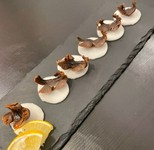 脂ののった鯖をじっくりとぬか漬けにし、香ばしく炙り上げました。お酒との相性も抜群な一品です。