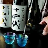 日本酒は甘口～辛口まで、選りすぐりの名酒が20種類以上用意されています。いろいろな種類があるので、きっと好みの一杯がみつかるはず。日本酒の飲み放題プランもあり、思う存分美酒に酔えます。