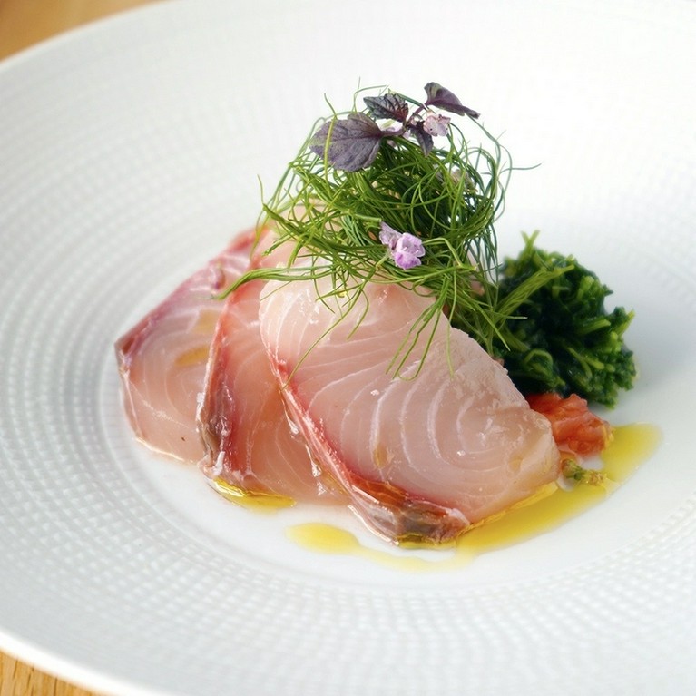 「燻製ヒラマサ」のカルパッチョ