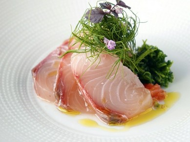 「燻製ヒラマサ」のカルパッチョ