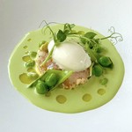 甘エビのタルタルとグリーンピースの冷製スープ