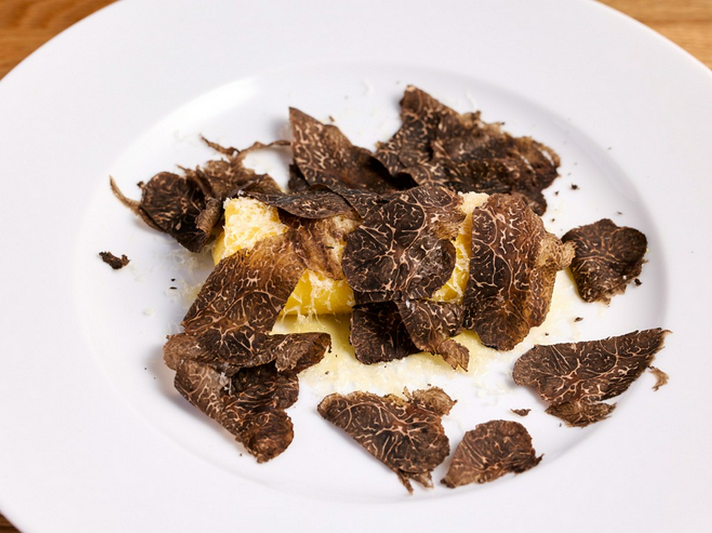 『ポルチーニ茸のクレープと伊産グレートトリュフ』1pz