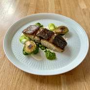 ※季節に合わせて食材は変更されます。
お料理は全てお取り分けして提供します。写真はハーフポーションです。