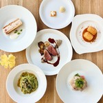 コース料理の一例です。内容は季節に合わせて変更されますので、詳細は店舗へご確認ください。