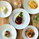 アミューズ　冷前菜　温前菜　パスタ　メイン　デザート
内容は季節に合わせて変更されますので、詳細は店舗へご確認ください。