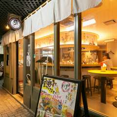 肩肘張らずにくつろげる、温かくて親しみやすいお店