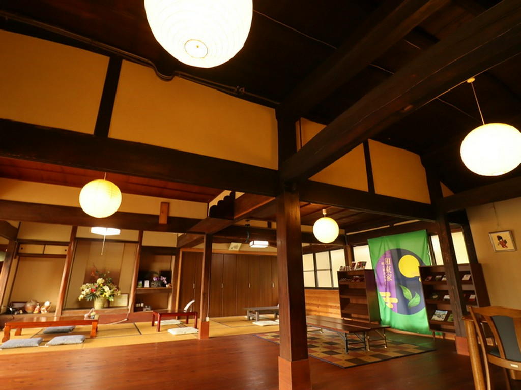 茶畑地区に佇む築150年の古民家が食事処