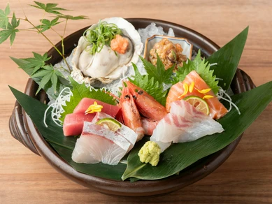 日ごとに変化していく旬魚を楽しむ『雲海造り盛合せ　八種』