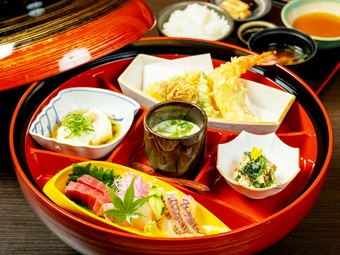 絢爛豪華な名物御膳『すずらん御膳』