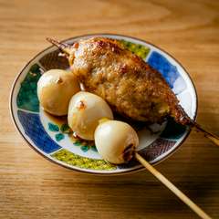 秘伝の絶品ダレで仕上げた『つくね（うずら玉子つき）』