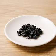 “One Dish One Heart“をモットーに、食べていただく方が笑顔になる料理を目指しています。そのため、調味料は麻婆豆腐に欠かせない豆鼓（トウチ）をはじめ自家製にこだわり、体にやさしい味わいを実現。