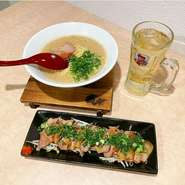 天神店はアルコールも揃えております！おつまみに炙りチャーシューなどもございます。