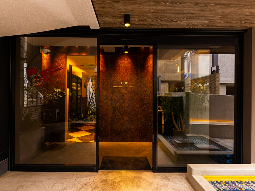 一人で気兼ねなく、満ち足りたひと時を過ごせる店