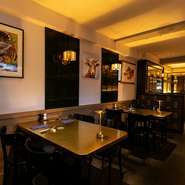 買い物帰りにも立ち寄れる好ロケーションにあり、オシャレに大人のデートを過ごせる隠れ家です。【KINTAN】厳選の黒毛和牛を始め、季節の逸品も登場。コースでもアラカルトでも合わせやすいワインが揃っています。