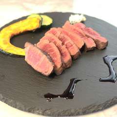 国産牛フィレ肉のポワレ　～自家製赤ワインソース～