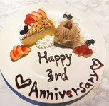 お祝いにぴったり！季節のフルーツやケーキで彩ったデザートプレートもご用意しております♪簡単な文字入れもできますのでお気軽にご相談ください！
