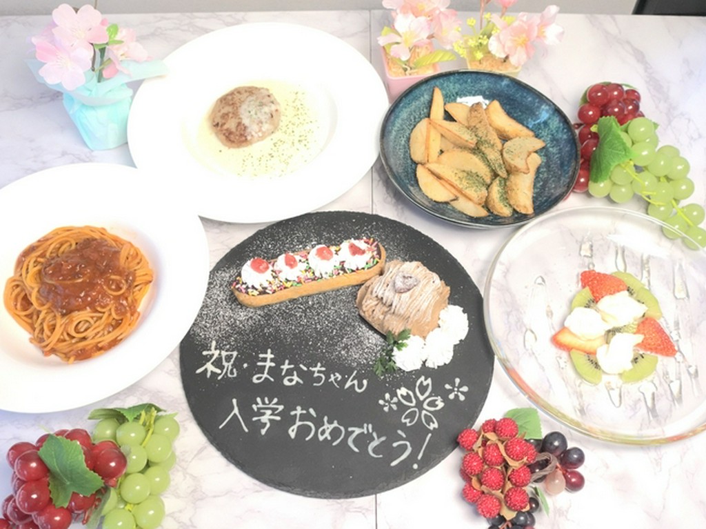 記念日などに合わせたお祝ケーキプレートもご用意可能です！