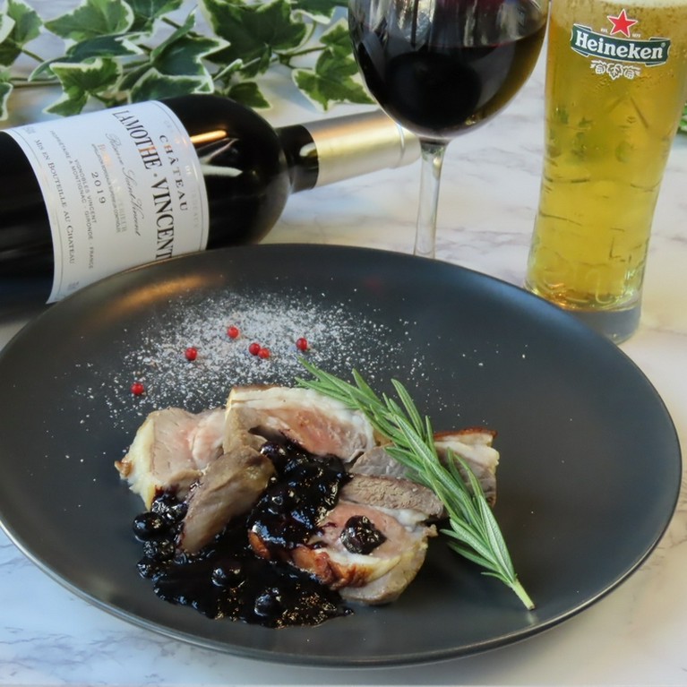 ラム肉のグリエ～自家製ブルーベリーソース～