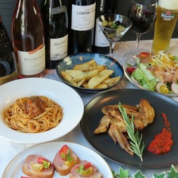 10名様以上限定！生ビールを含めた贅沢飲み放題にみんなで楽しめるお料理が入った大満足コース！