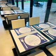 3～4名様用の窓際席