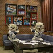 特別個室「レジェンドルーム」（6~10名定員、室料1000円/30分）は、ライオンズファンはもちろん、個室好きのお客様にも大人気です。
ご予約はご利用日の1ヶ月前から受付ますので、お早めにお願いします。