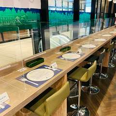 「カウンター席」or「フロアのテーブル席」をお選びいただけます