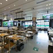 平日料金（税込）
■大人：2500円、小学生：1600円、幼児：1000円、3歳以下：無料
休日料金（税込）
■大人：2800円、小学生：1800円、幼児：1200円、3歳以下：無料

■平日ランチは時間制限はございません。11:00～15:00まで最長4時間、お楽しみいただけます。
■休日ランチ予約専用席は、混雑緩和のため、4部制（90分入替制）となります。
■アルコール類（ノンアルコールビール・カクテルなど含む）は別注（有料）となります。