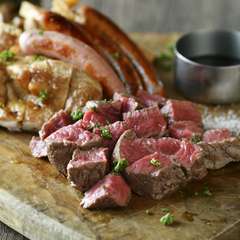 黒毛和牛のおいしさが際立つ豪快＆贅沢な『ステーキ盛り合わせ』