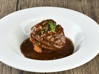 古民家で味わう洋食といえば、やはりこれ!『牛タンシチュー』