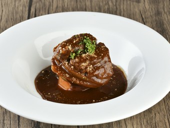 古民家で味わう洋食といえば、やはりこれ！『牛タンシチュー』