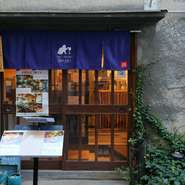 店名のSPAJIOは「空間」という意味のイタリア語SPACIOにちなみ、Cを日本の頭文字Jに替えたネーミング。