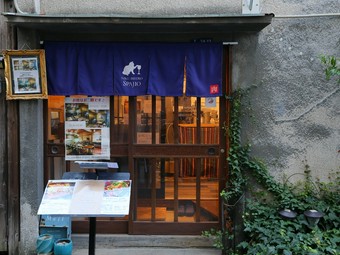 日本が誇る黒毛和牛をおいしくリーズナブルに供する人気店