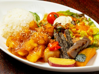 グルテンフリーで野菜たっぷりの一皿『カリフラワー甘酢揚げプレート』