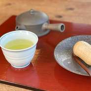 心と身体にくつろぎを。時間をかけて味わう、おいしいお茶と和菓子のセット