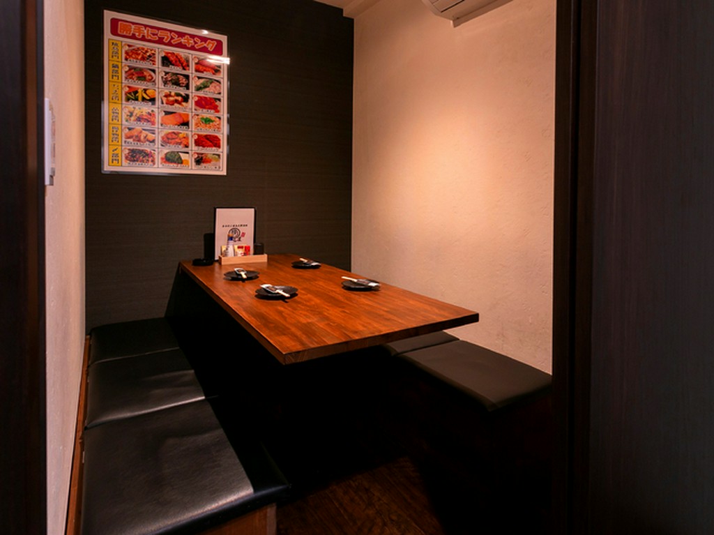 個室はお電話でのみ承っております