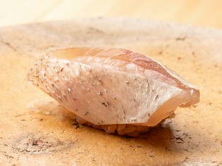 全国各地から選りすぐる、四季折々の魚介類