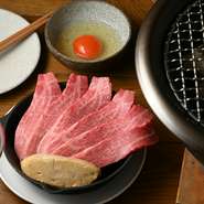 米は甘みと適度な粘りがある小田原産「はるみ」、卵は新鮮かつ濃厚なもの、肉は料理長自ら市場に出向き質を確認するなど、すべての食材に徹底したこだわりを持っています。丹精込めた、至極の一皿を召し上がれ。