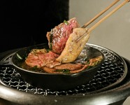 濃厚な味わいが贅沢に楽しめる『珠玉のリブキャップとフォアグラすき焼き～スキレット卵付き～』