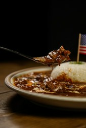 “伯爵”のビーフストロガノフ── 焼肉の余韻を静かに締める一皿