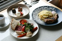 ・季節野菜の前菜プレート「Herbal.B」
・選べるパスタ
 ＊お選びいただくパスタによって価格が異なります。
・自家製パン
・食後のカフェ
---
デザートは追加オプションとしてご用意しております。（＋500円）