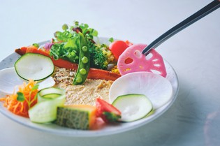 料理に変化と驚きをもたらす、季節の恵みを厳選