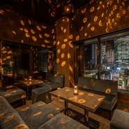 大切な人と過ごす記念日なら、パークビューシートがオススメ。まるでニューヨークのような美しい夜景が、特別な夜をさらにスペシャルに輝かせてくれます。フロア貸切でのワンランク上のパーティも可能です。