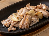 鶏首肉にんにく炒め